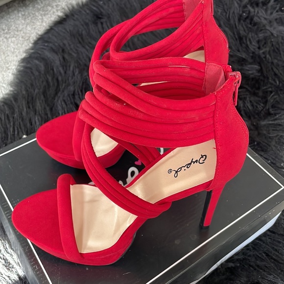 Red Suede Heel. Sz 8 - Picture 2 of 5